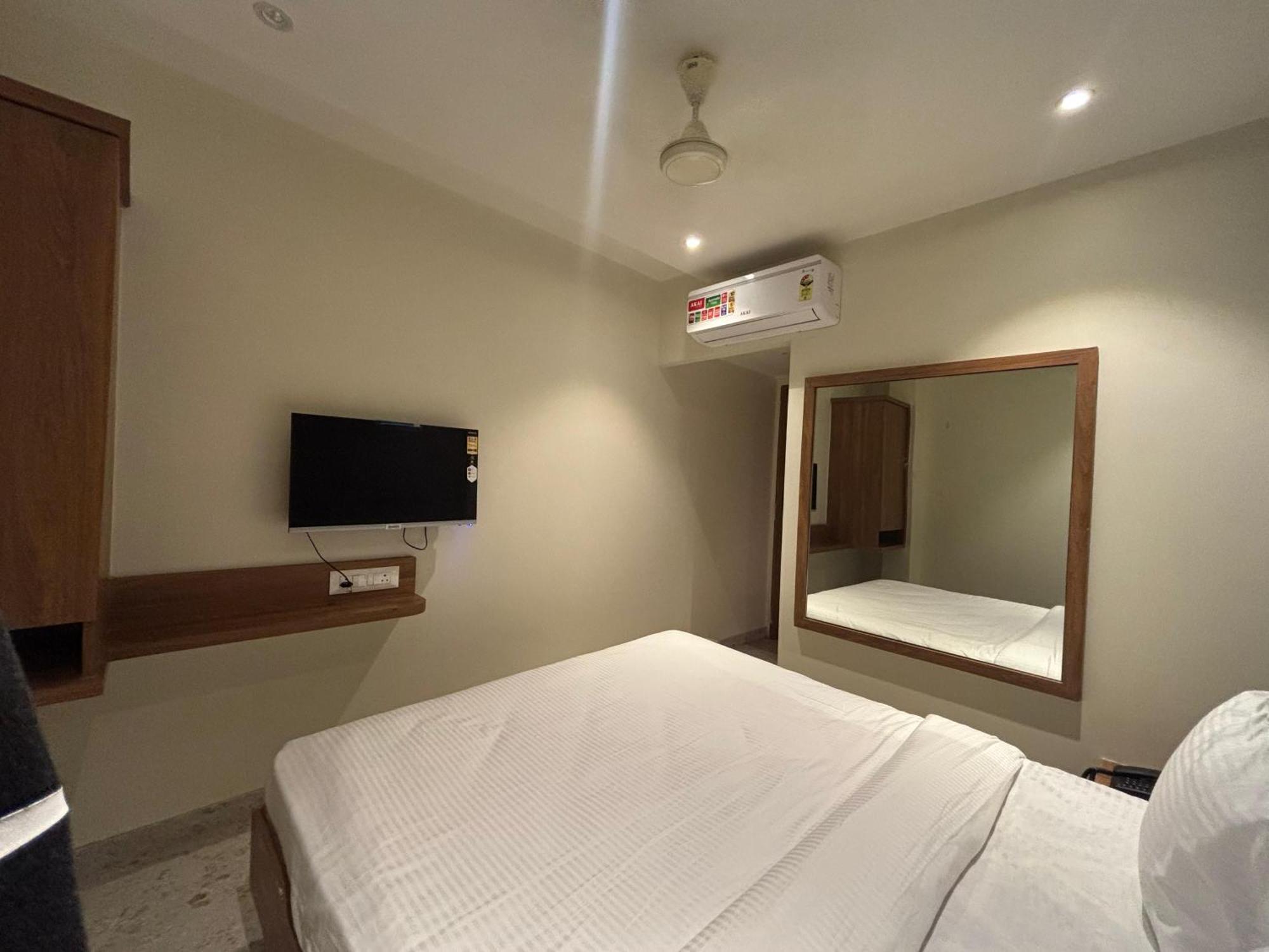 Sai Samrudhi Western Express Highway Hotel Bombaj